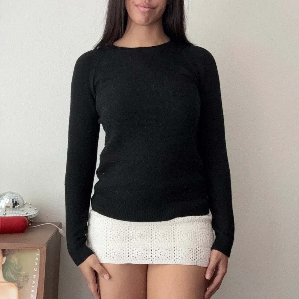 Lululemon Black Long Sleeve Knit Raglan Crewneck Sweater with Back Detail - Picture 1 of 8